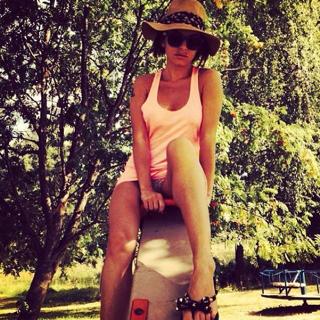 Julia Volkova feet photo thumbnail