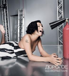 Julia Volkova feet photo thumbnail