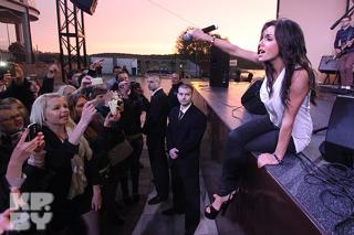 Julia Volkova feet photo thumbnail