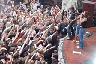 Julia Volkova feet photo thumbnail