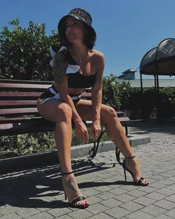 Julia Volkova feet photo thumbnail