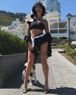 Julia Volkova feet photo thumbnail
