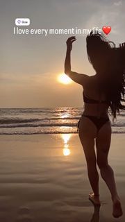 Julia Volkova feet photo thumbnail