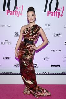 Julia Wieniawa-Narkiewicz feet photo thumbnail