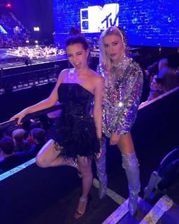 Julia Wieniawa-Narkiewicz feet photo thumbnail