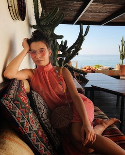 Julia Wieniawa-Narkiewicz feet photo thumbnail