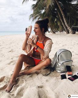 Julia Wieniawa-Narkiewicz feet photo thumbnail