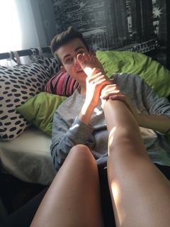 Julia Wieniawa-Narkiewicz feet photo thumbnail