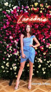 Julia Wieniawa-Narkiewicz feet photo thumbnail