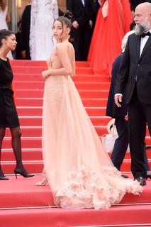 Julia Wieniawa-Narkiewicz feet photo thumbnail