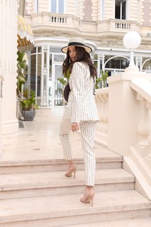 Julia Wieniawa-Narkiewicz feet photo thumbnail