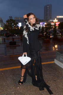 Julia Wieniawa-Narkiewicz feet photo thumbnail