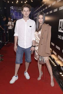 Julia Wieniawa-Narkiewicz feet photo thumbnail