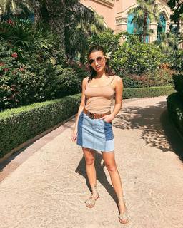 Julia Wieniawa-Narkiewicz feet photo thumbnail