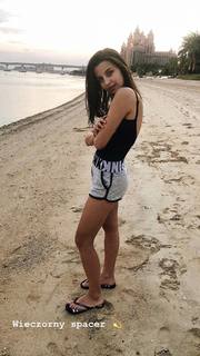 Julia Wieniawa-Narkiewicz feet photo thumbnail