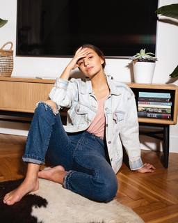 Julia Wieniawa-Narkiewicz feet photo thumbnail