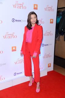 Julia Wieniawa-Narkiewicz feet photo thumbnail