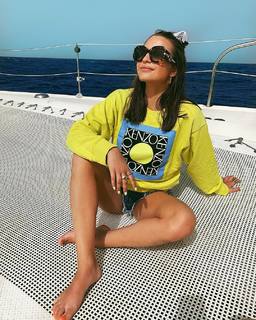 Julia Wieniawa-Narkiewicz feet photo thumbnail