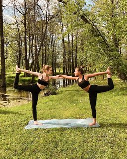 Julia Wieniawa-Narkiewicz feet photo thumbnail