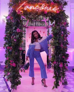 Julia Wieniawa-Narkiewicz feet photo thumbnail