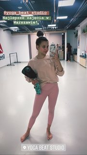 Julia Wieniawa-Narkiewicz feet photo thumbnail