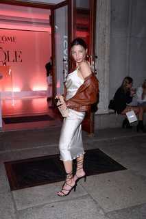 Julia Wieniawa-Narkiewicz feet photo thumbnail