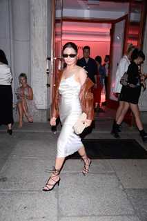 Julia Wieniawa-Narkiewicz feet photo thumbnail