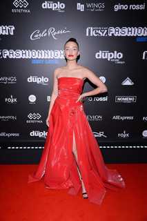 Julia Wieniawa-Narkiewicz feet photo thumbnail