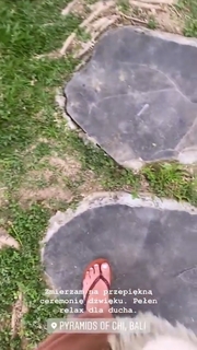 Julia Wieniawa-Narkiewicz feet photo thumbnail