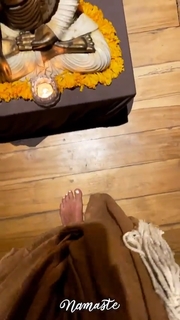 Julia Wieniawa-Narkiewicz feet photo thumbnail