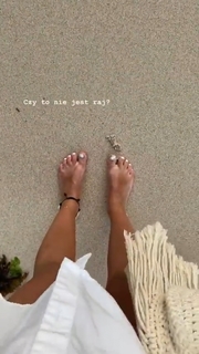Julia Wieniawa-Narkiewicz feet photo thumbnail
