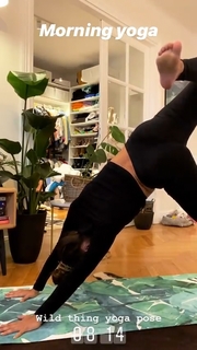 Julia Wieniawa-Narkiewicz feet photo thumbnail