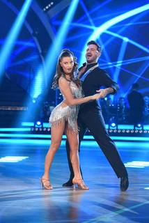 Julia Wieniawa-Narkiewicz feet photo thumbnail