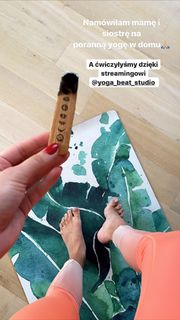 Julia Wieniawa-Narkiewicz feet photo thumbnail