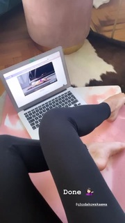 Julia Wieniawa-Narkiewicz feet photo thumbnail
