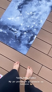 Julia Wieniawa-Narkiewicz feet photo thumbnail