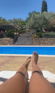 Julia Wieniawa-Narkiewicz feet photo thumbnail