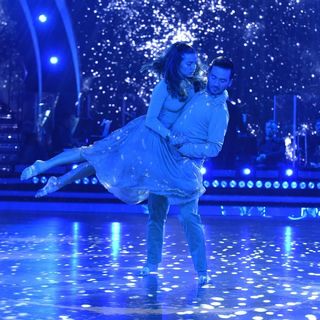 Julia Wieniawa-Narkiewicz feet photo thumbnail