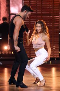 Julia Wieniawa-Narkiewicz feet photo thumbnail