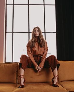 Julia Wieniawa-Narkiewicz feet photo thumbnail