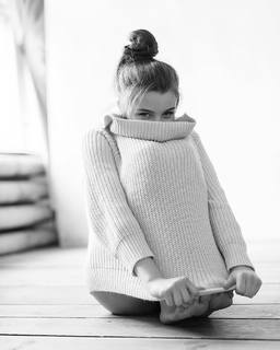 Julia Wieniawa-Narkiewicz feet photo thumbnail