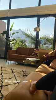 Julia Wieniawa-Narkiewicz feet photo thumbnail