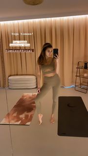 Julia Wieniawa-Narkiewicz feet photo thumbnail