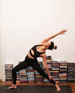 Julia Wieniawa-Narkiewicz feet photo thumbnail