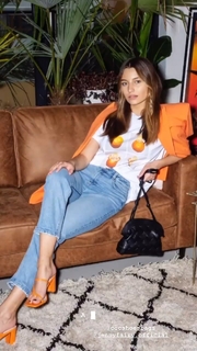 Julia Wieniawa-Narkiewicz feet photo thumbnail