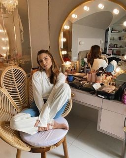 Julia Wieniawa-Narkiewicz feet photo thumbnail