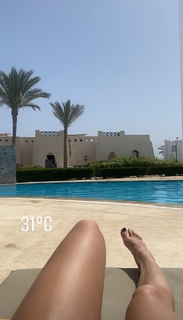 Julia Wieniawa-Narkiewicz feet photo thumbnail