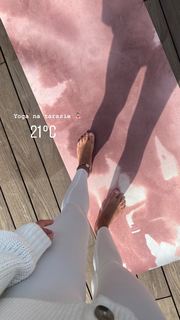 Julia Wieniawa-Narkiewicz feet photo thumbnail