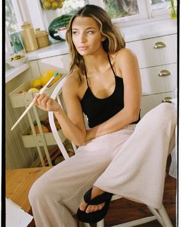 Julia Wieniawa-Narkiewicz feet photo thumbnail