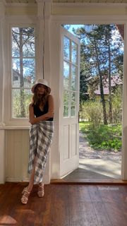 Julia Wieniawa-Narkiewicz feet photo thumbnail